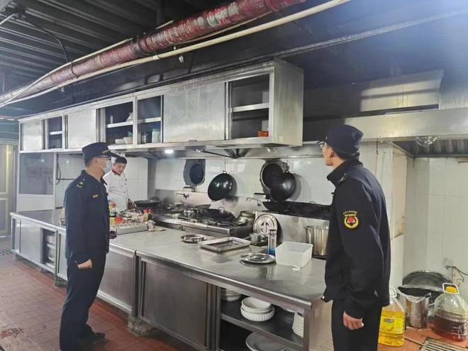海門港新區綜合執法局開展常態化餐飲油煙檢查