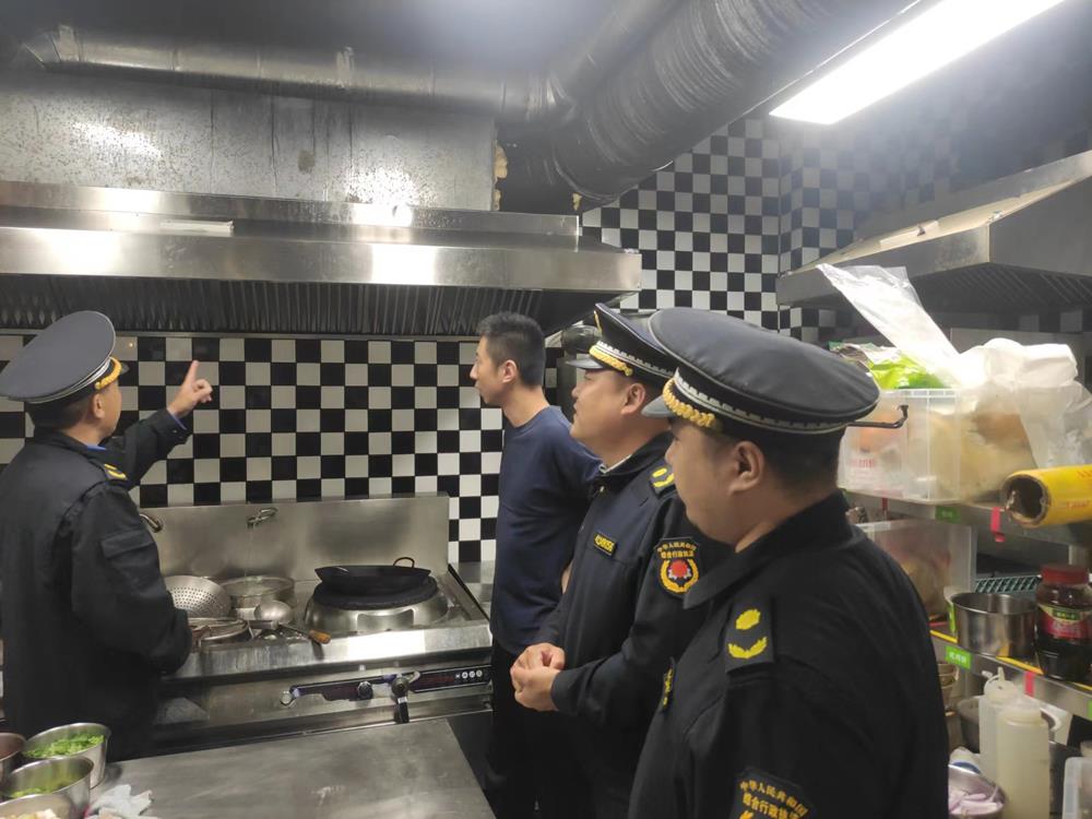 柘城縣行政執法局開展餐飲油煙治理以及問題整改“回頭看”工作
