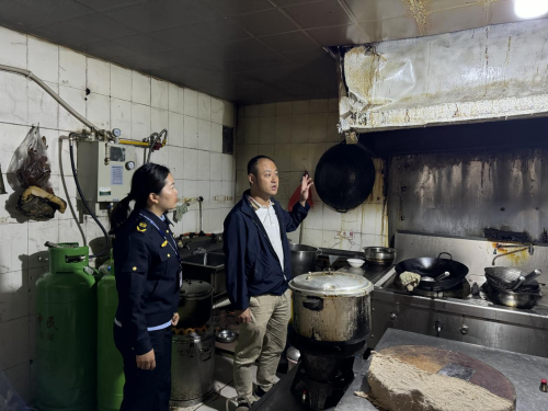 滇池度假分局開展專項餐飲油煙執法宣傳活動