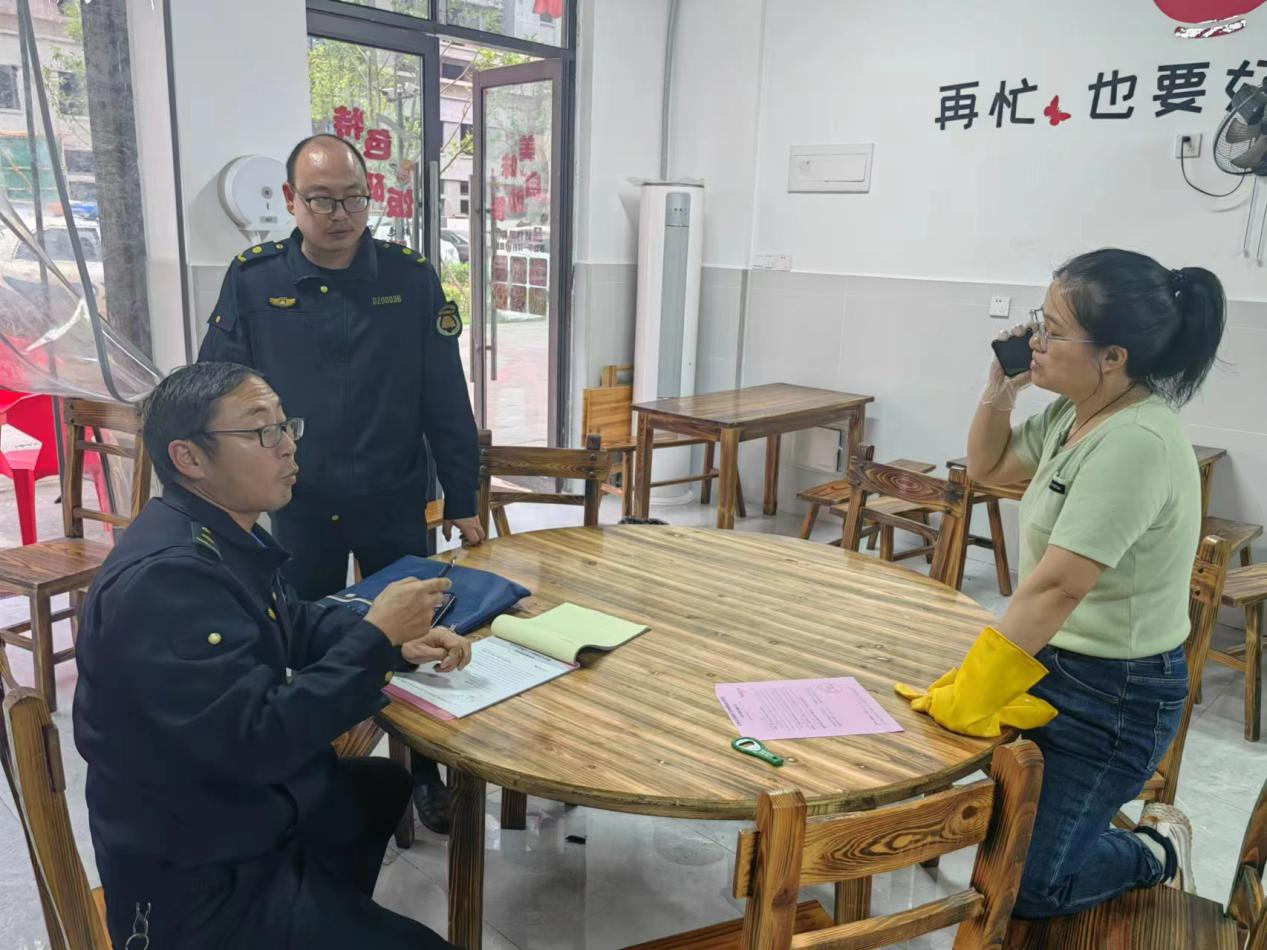 白沙洲街道開展餐飲油煙專項整治行動