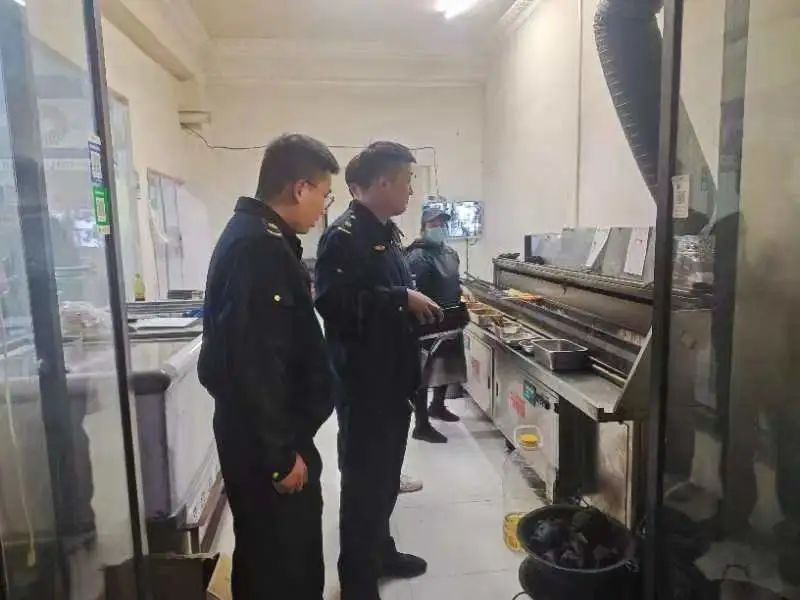 臺兒莊區綜合行政執法局三舉措開展餐飲油煙專項檢查整治工作