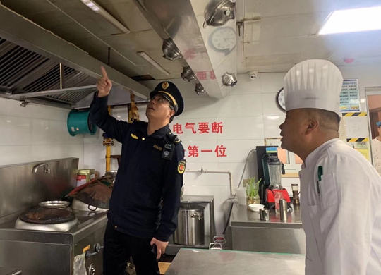 北林路執法中隊開展燃氣安全和餐飲油煙整治行動