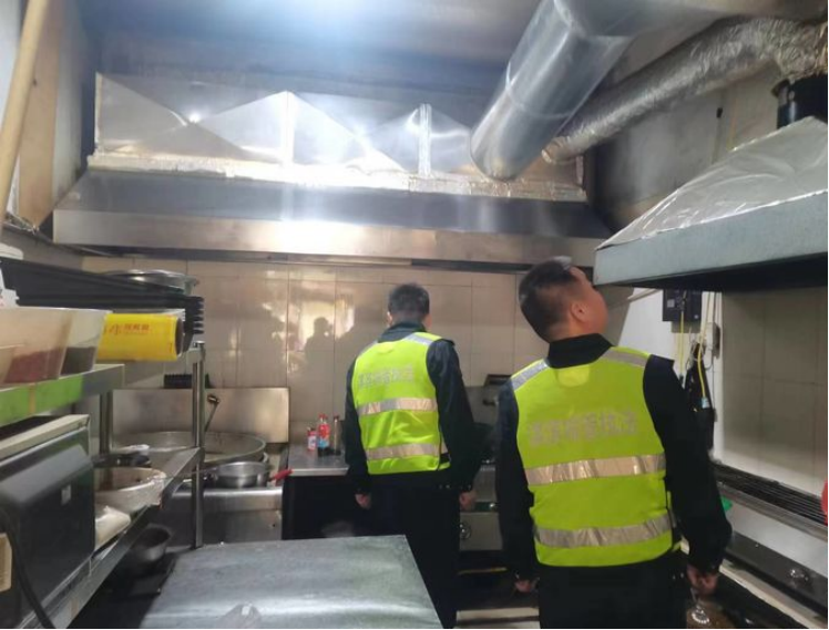淇濱區城市管理局高標準推進餐飲油煙污染整治工作