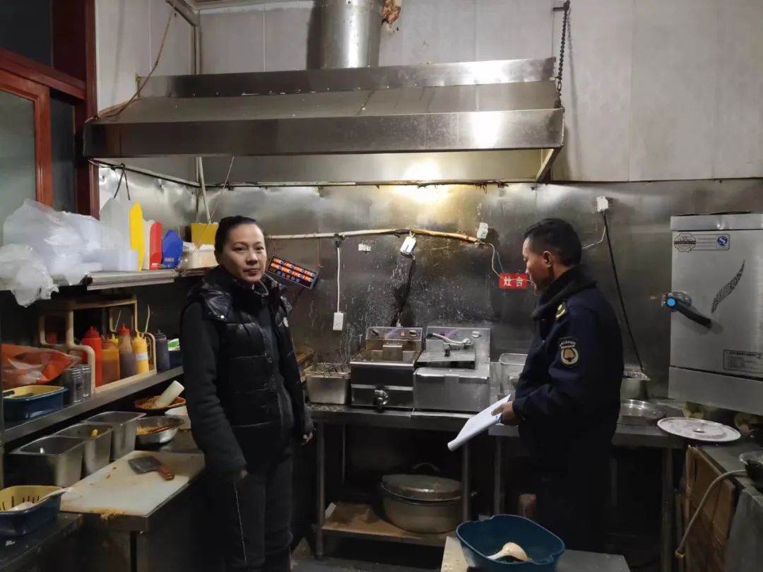 成武縣綜合行政執法局開展餐飲油煙專項治理