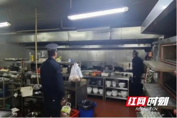 黑石鋪街道開展油煙污染專項檢查行動