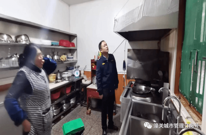 太要執法中隊開展鎮容鎮貌、餐飲油煙齊抓共管