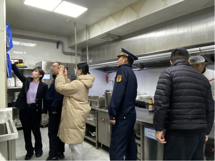 段店北路街道開展轄區內餐飲油煙聯合執法行動