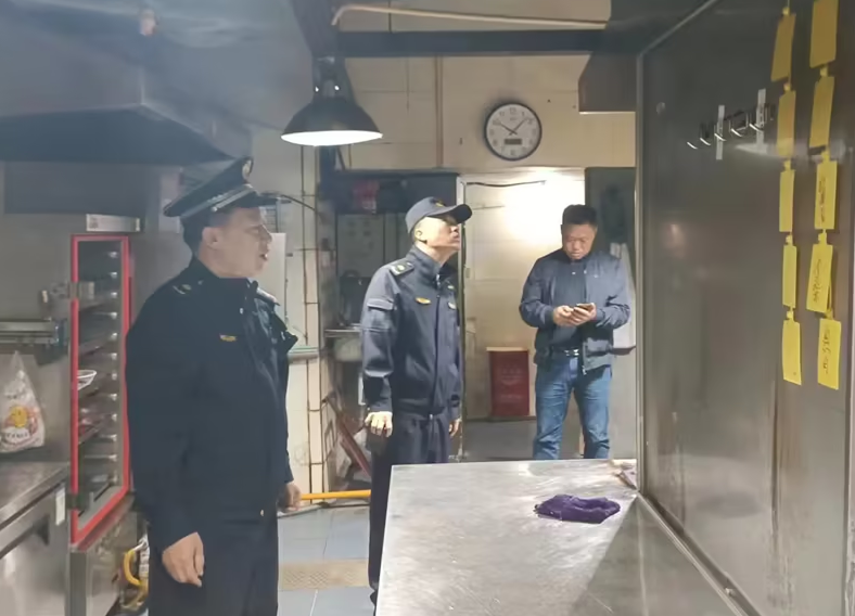 白沙井社區加大餐飲油煙污染治理力度