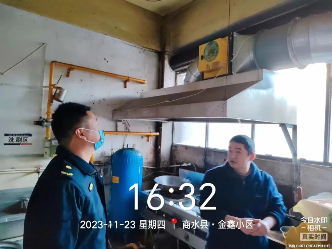 商水縣城市管理局開展轄區餐飲油煙整治