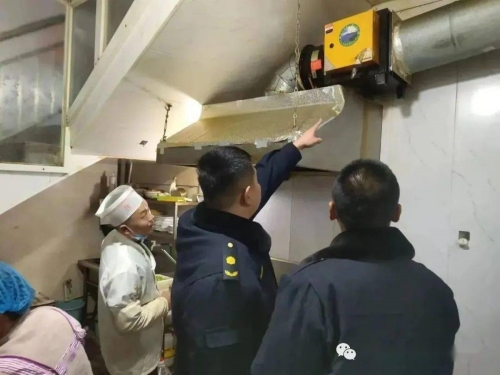巨野縣綜合行政執法局開展餐飲油煙專項整治工作