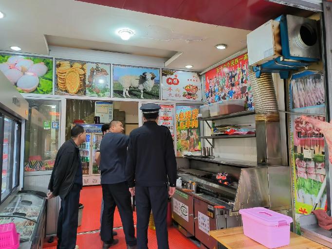 長樂區城建監察大隊開展餐飲油煙治理行動