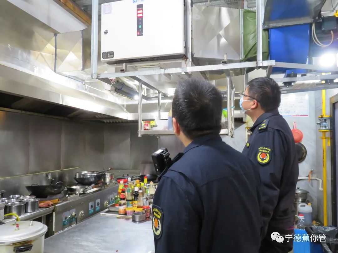 蕉城區城市管理局推進中心城區餐飲油煙污染專項整治行動