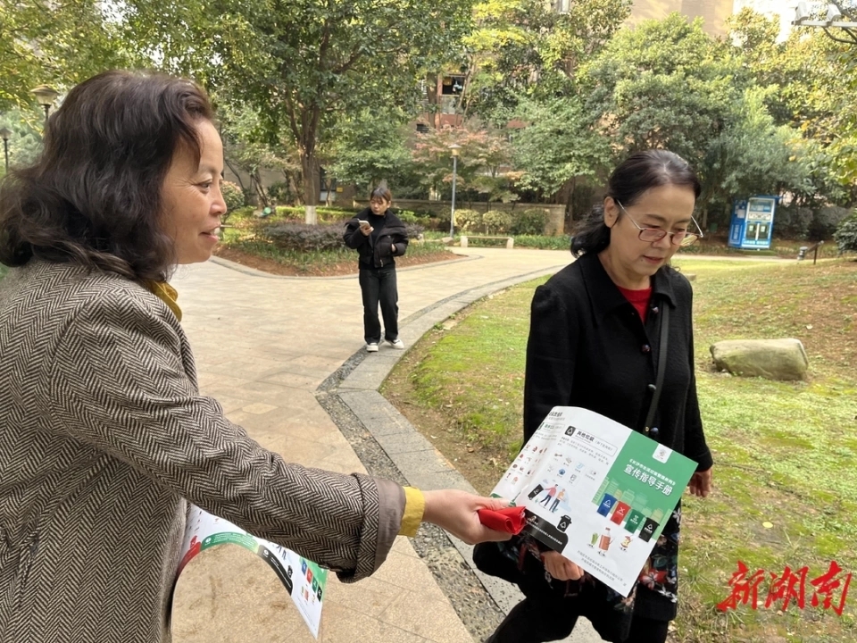 花城社區開展餐飲油煙巡查整治和轄區環境衛生整治工作