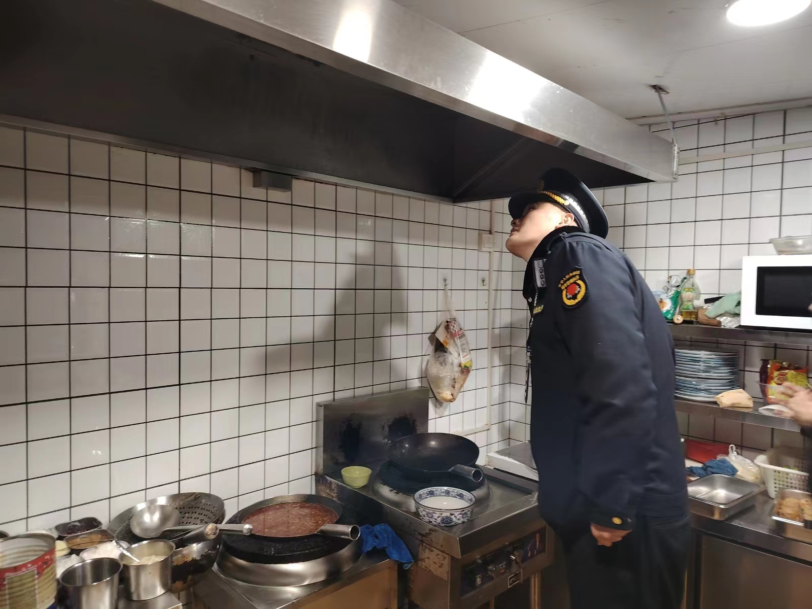 長興執法中隊開展轄區餐飲機構油煙防治巡查
