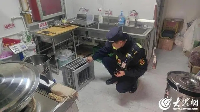 金鄉縣綜合行政執法局開展餐飲油煙專項排查整治行動