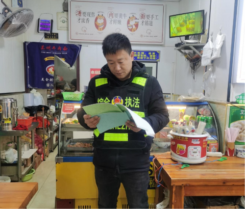 學府街道辦事處開展生態環保夜查行動