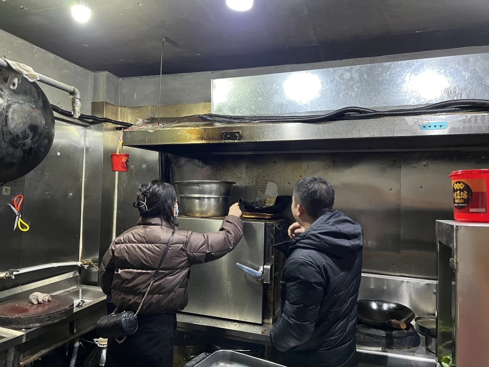未來路街道辦事處多措并舉開展餐飲油煙專項排查整治行動