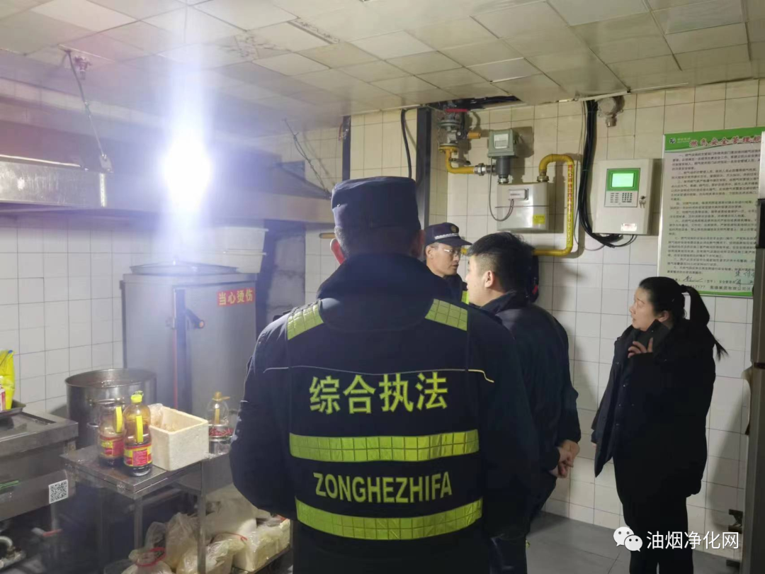 沂南縣綜合行政執法局開展城區餐飲油煙專項集中檢查行動