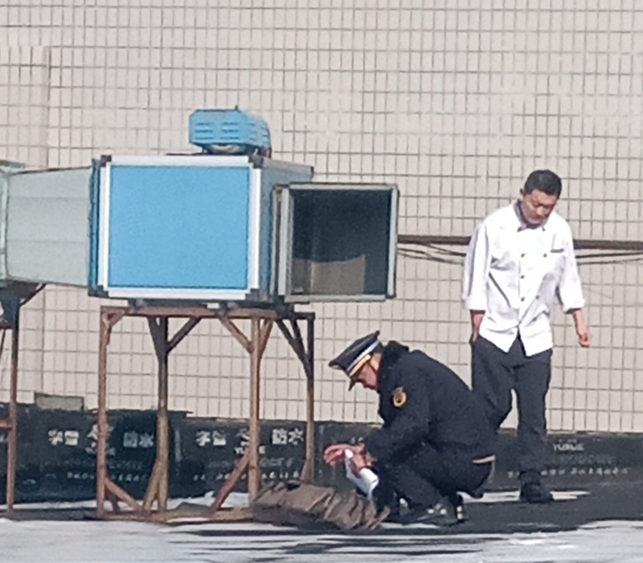 花園路執法中隊開展餐飲油煙專項治理行動