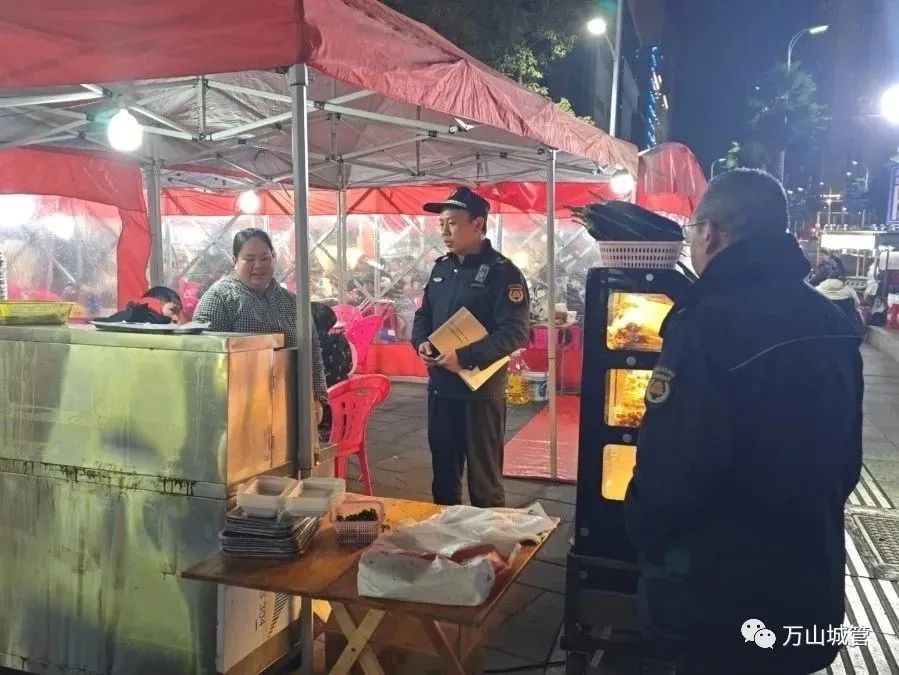 萬山區城市管理局開展餐飲油煙整治專項行動