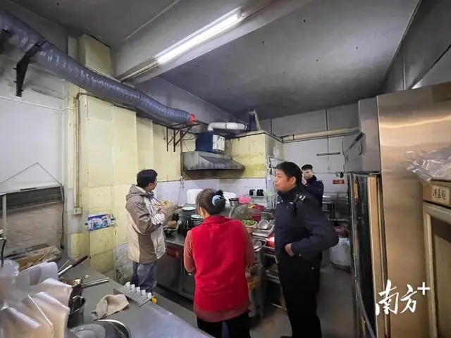 清城區洲心開展餐飲油煙專項整治行動