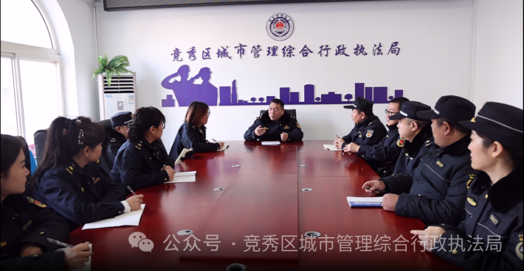 競秀區城市管理綜合行政執法局開展餐飲油煙專項整治行動