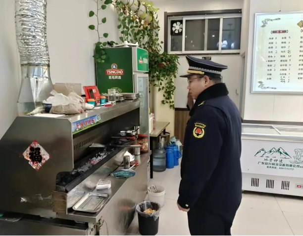 同和執法中隊開展餐飲行業油煙污染嚴格監督