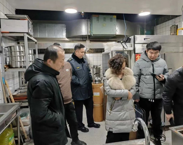 建蘭路街道多部門聯合開展轄區內油煙全面整治