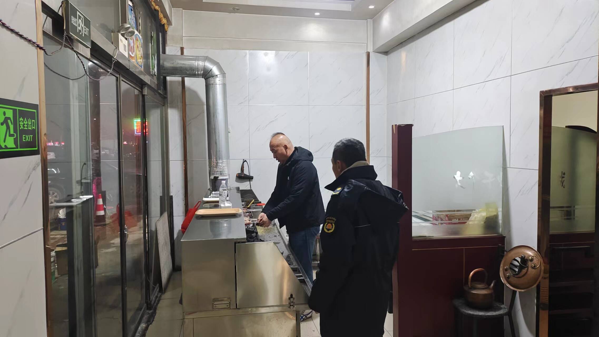 運河執法大隊開展轄區餐飲油煙專項治