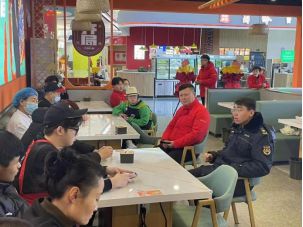 德城區城市管理局廣川大隊開展餐飲油煙治理宣傳走進商圈座談會