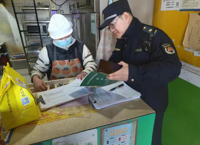 泗涇鎮綜合行政執法隊開展餐廚廢棄油脂專項執法檢查