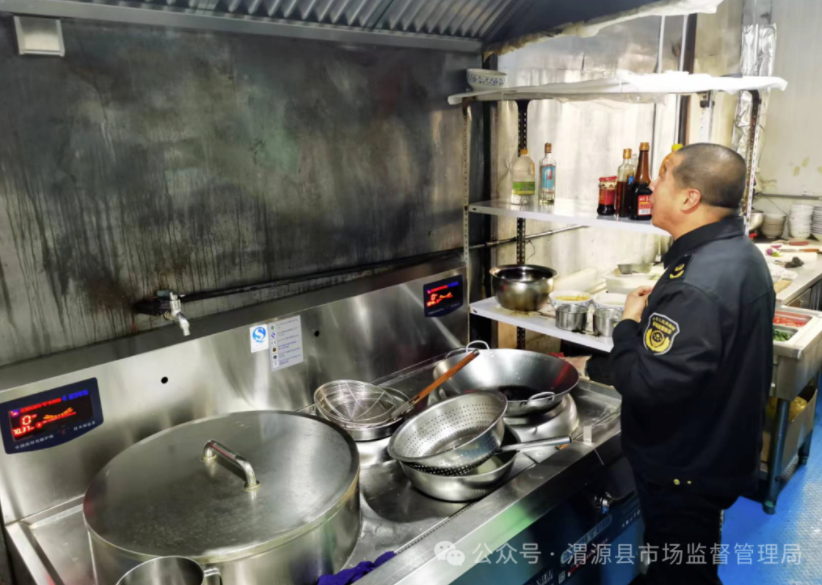 上灣鎮市場監督管理所三舉措開展餐飲單位油煙治理整治行動