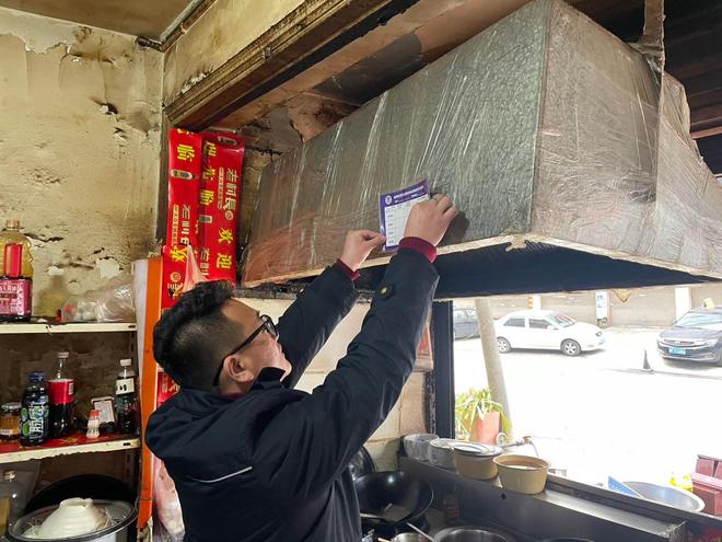 潘橋中隊開展節前餐飲油煙專項檢查工作