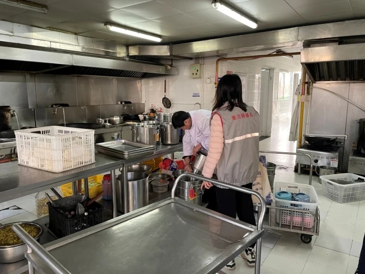 幸福街道開展餐飲油煙整治行動