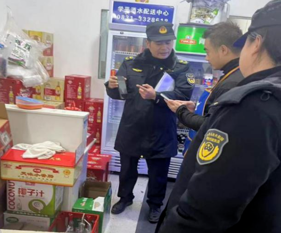 南溪區綜合行政執法局三舉措開展餐飲油煙治理工作