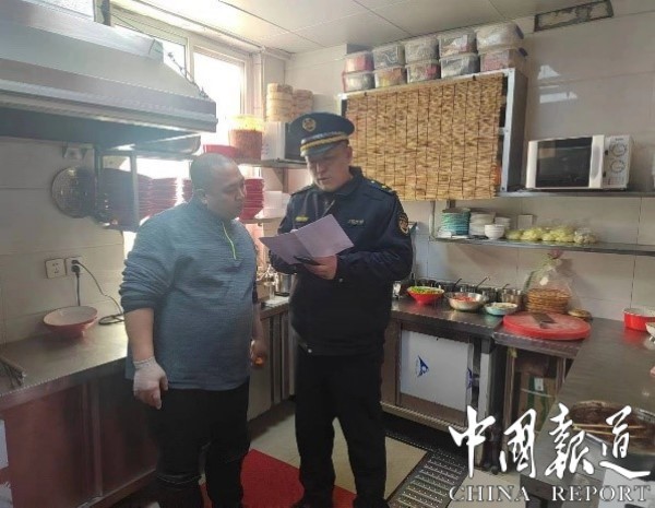 海倫路街道開展餐飲油煙污染排查整治工作