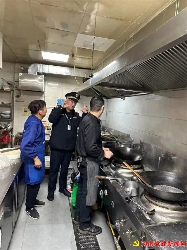 侯寨街道開展餐飲油煙專項治理行動