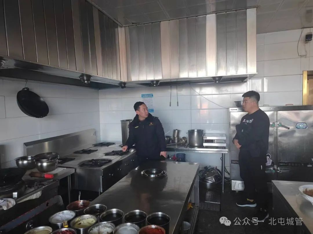 第十師北屯市城市管理綜合行政執法支隊開展餐飲油煙污染治理