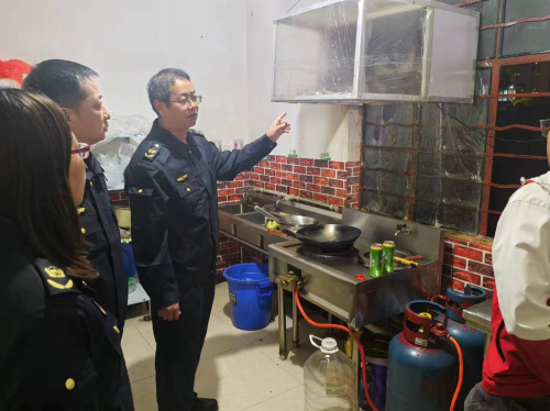 富民縣開展環保油煙專項整治行動