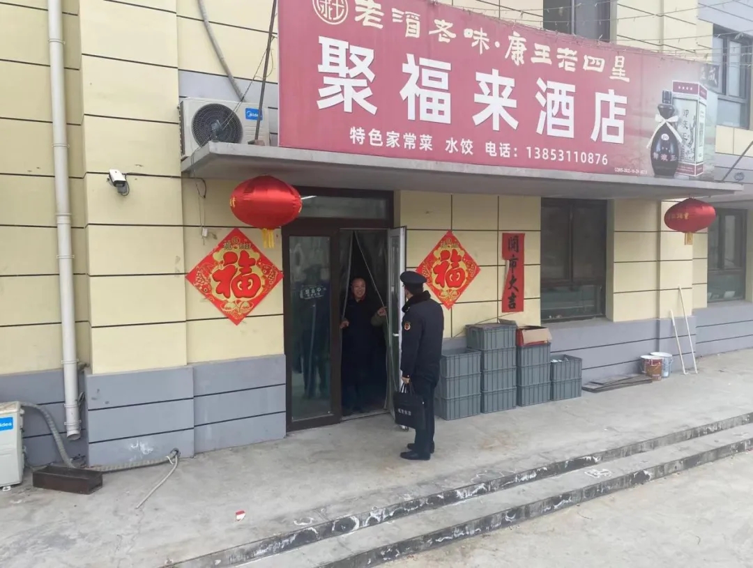 馬山執法中隊開展餐飲油煙燒烤專項整治行動