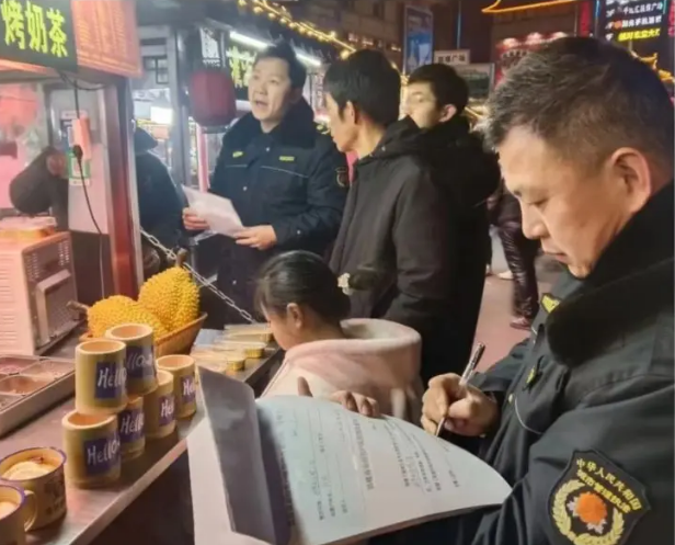 鼓樓區相國寺街道辦事處開展餐飲油煙治理督導