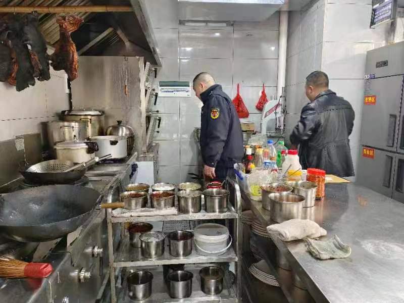 和平社區開展餐飲油煙凈化治理行動