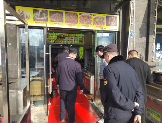 珞南街道綜合執法中心聯合多部門開展油煙整治聯合檢查