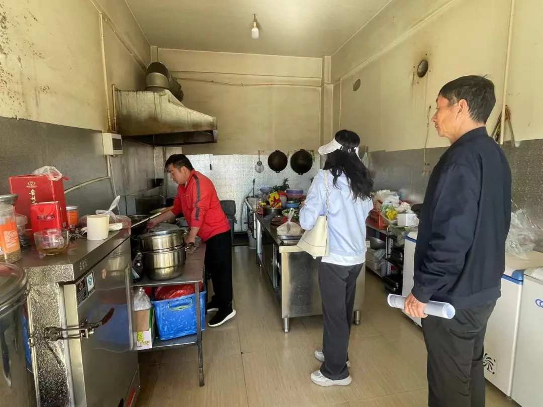 昆明陽宗海風景名勝區生態環境分局三舉措開展餐飲油煙專項整治行動