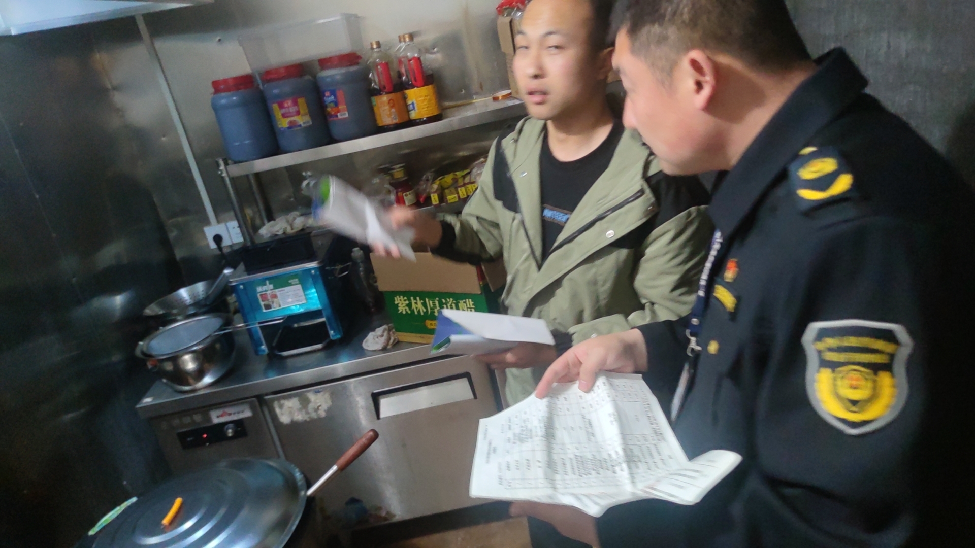城關街道開展露天燒烤專項整治行動