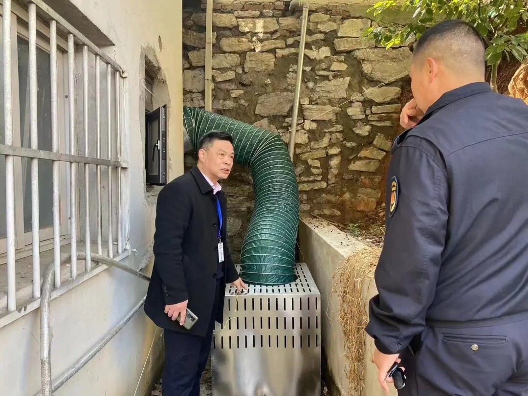 銅官區城管執法局推進餐飲油煙整治工作