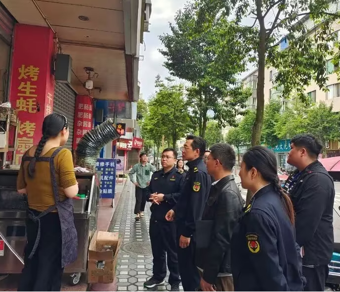 天全縣綜合行政執法局三舉措開展餐飲油煙污染防治攻堅行動