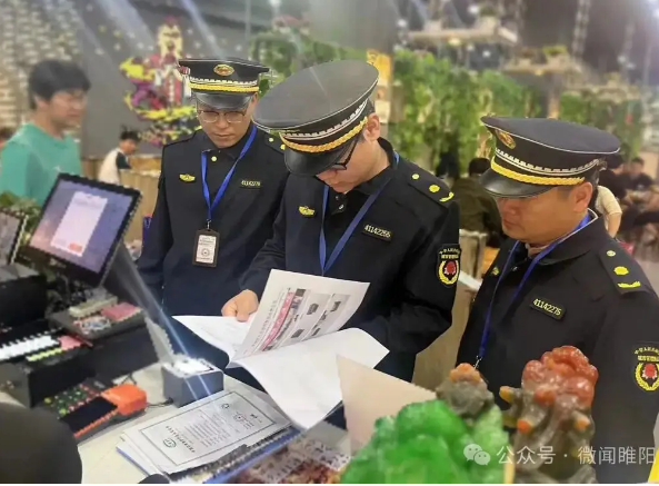 睢陽區城市管理局開展餐飲油煙專項整治行動