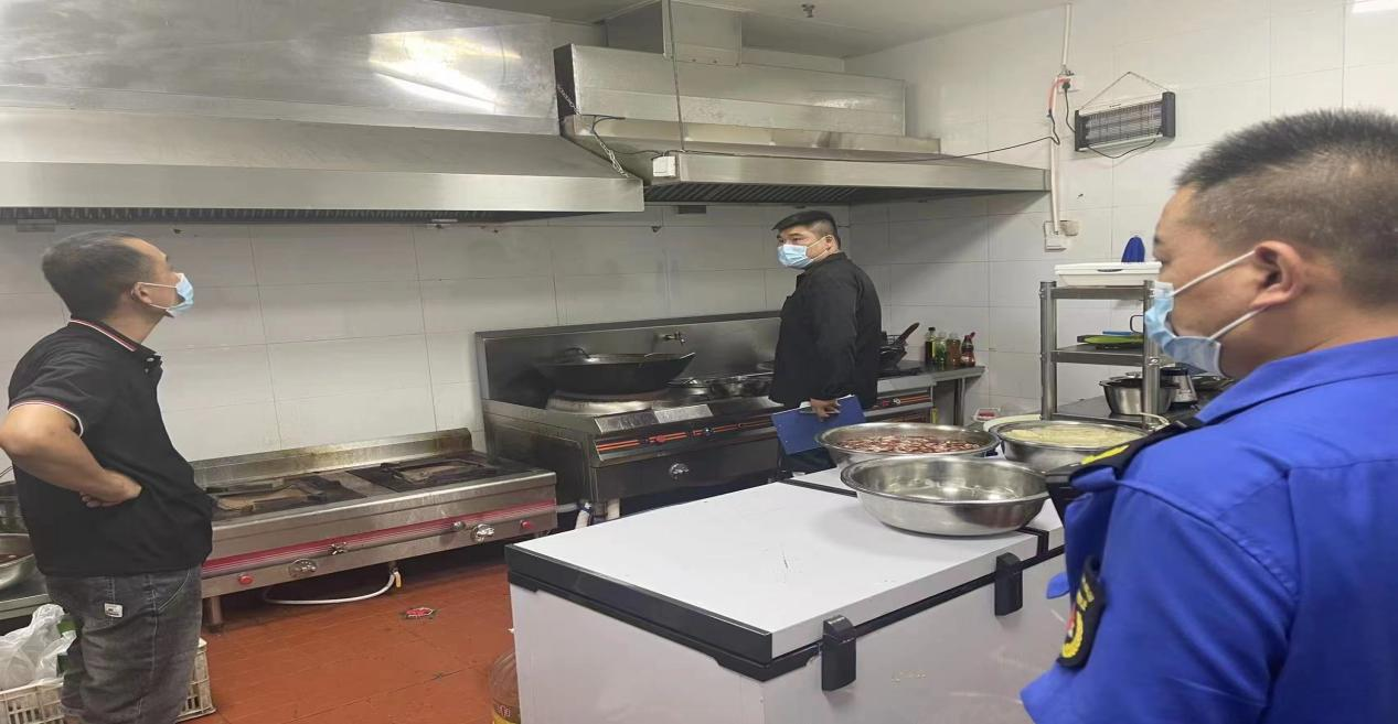 楓楊辦事處開展轄區內餐飲企業油煙凈化器整治工作