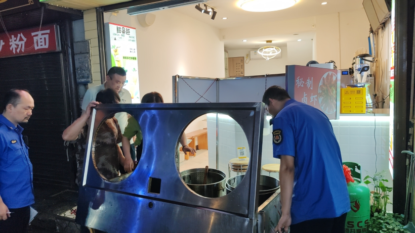 壽星街社區開展餐飲服務業油煙污染專項整治工作